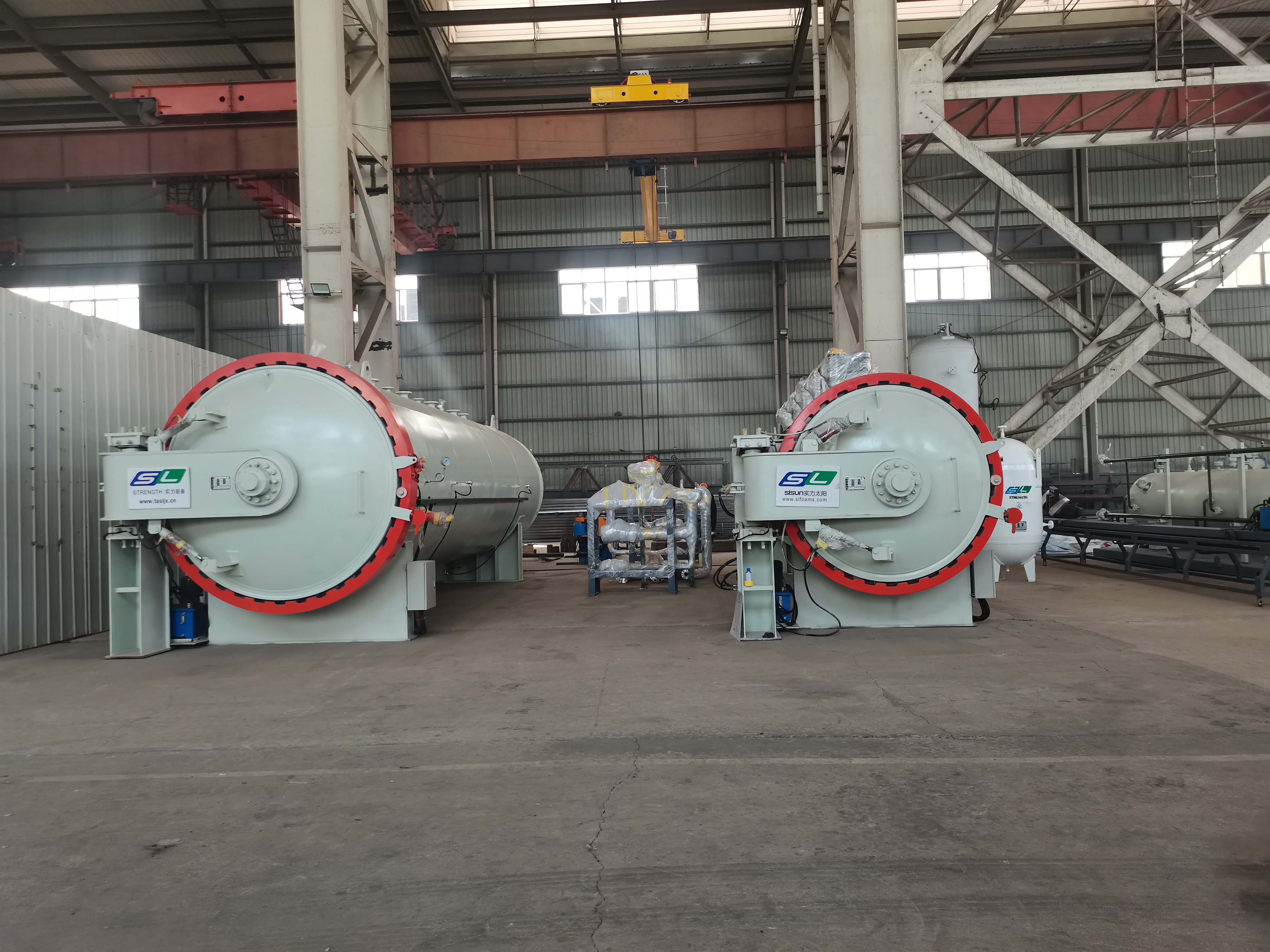 DN2000、DN2400兩臺(tái)新材料熱壓罐發(fā)往江蘇